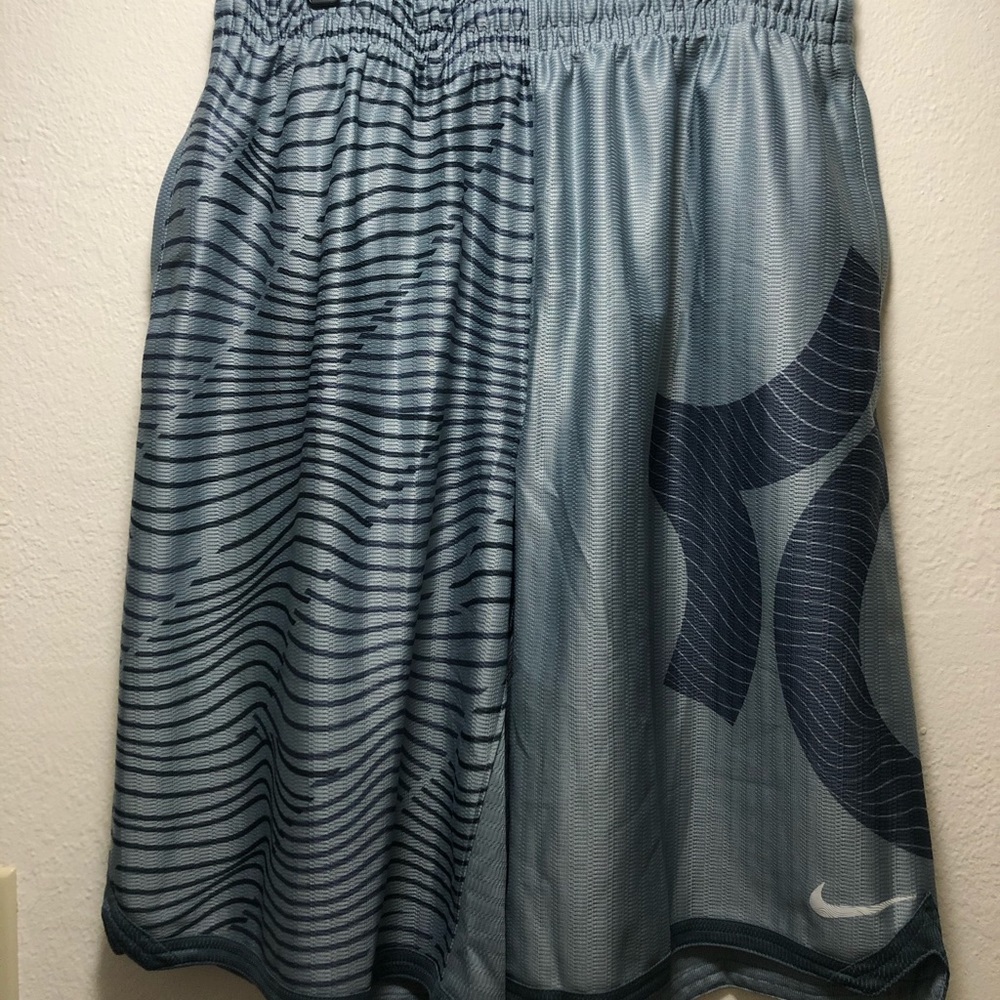 Nike’s Men Basketball Shorts XL